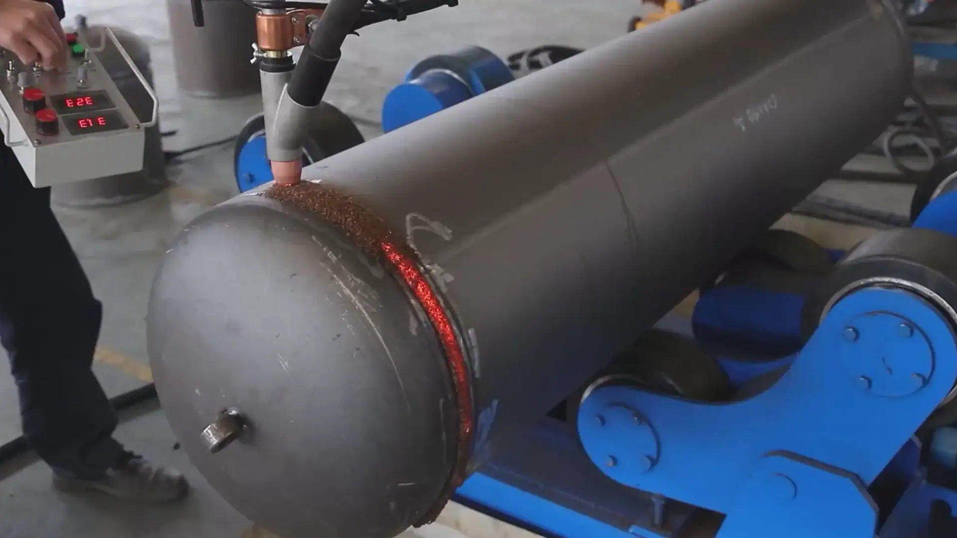 Large industrial gas cylinder with safety valve and pressure gauge, used for storing and transporting compressed gases in industrial settings.